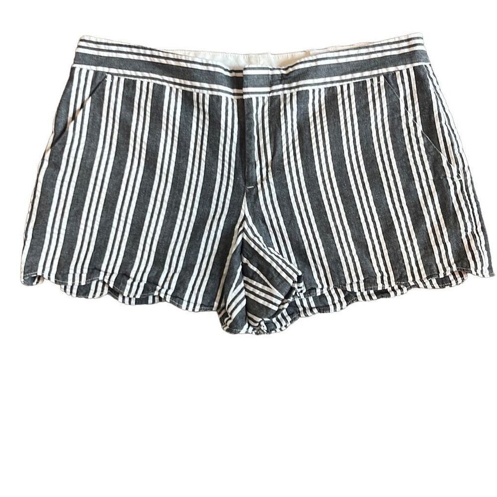 Club Monaco Medium Gray White Stripe Seersucker‎ Scallop Hem Flat Front Shorts